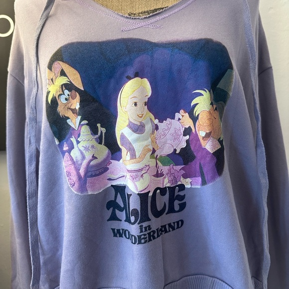 🆕Disney Alice In Wonderland Hoodie - Picture 1 of 15